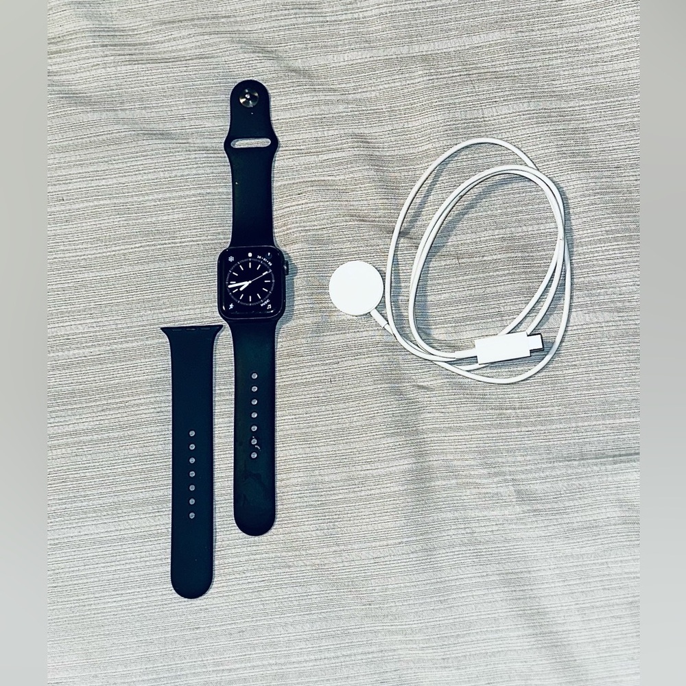 Apple Watch Series SE GPS + Cellular 40mm (1st Gen)